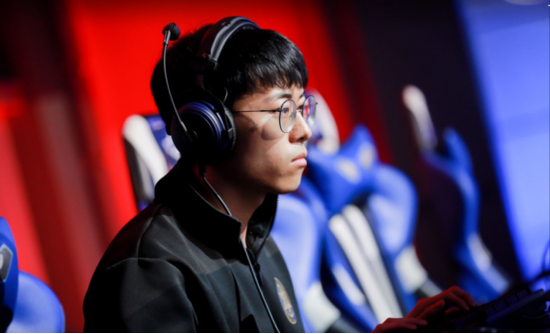 开云APP-MAD碾压KT，Viper操刀奇招英雄翻盘强强对话淘汰赛，引爆全场热议