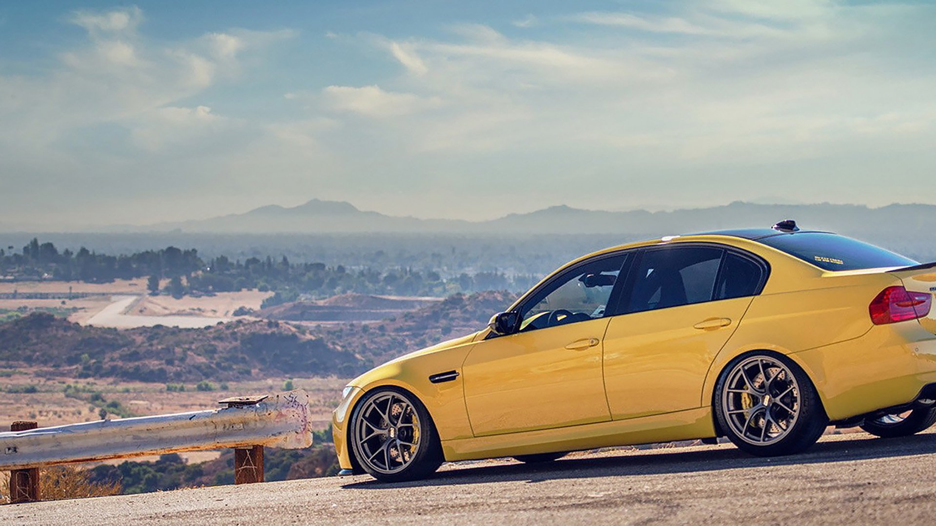 球拍与足球的狂舞，北欧寒夜与伊比利亚骄阳下的体育史诗