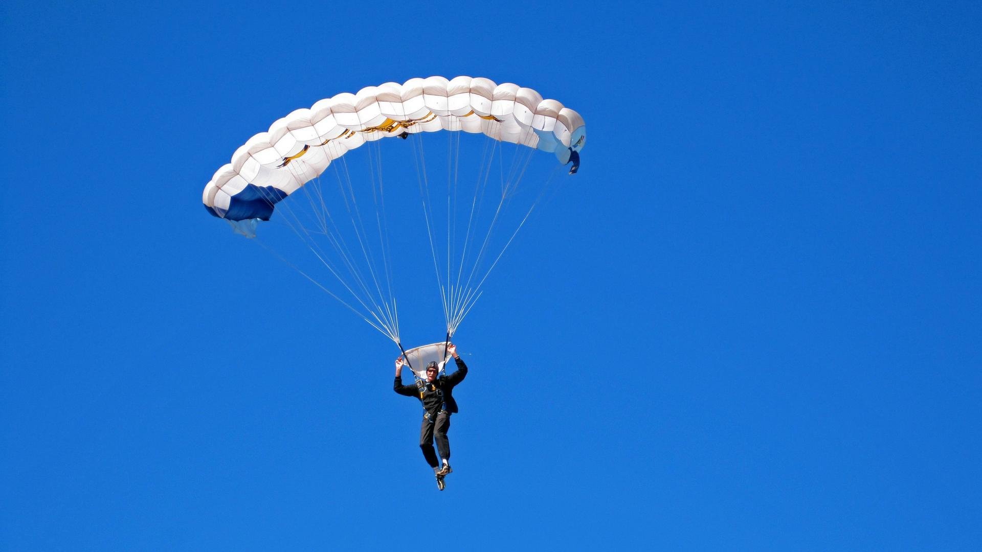 从嘘声到掌声，库尔图瓦用神扑完成自我救赎，巴黎之夜定义关键先生